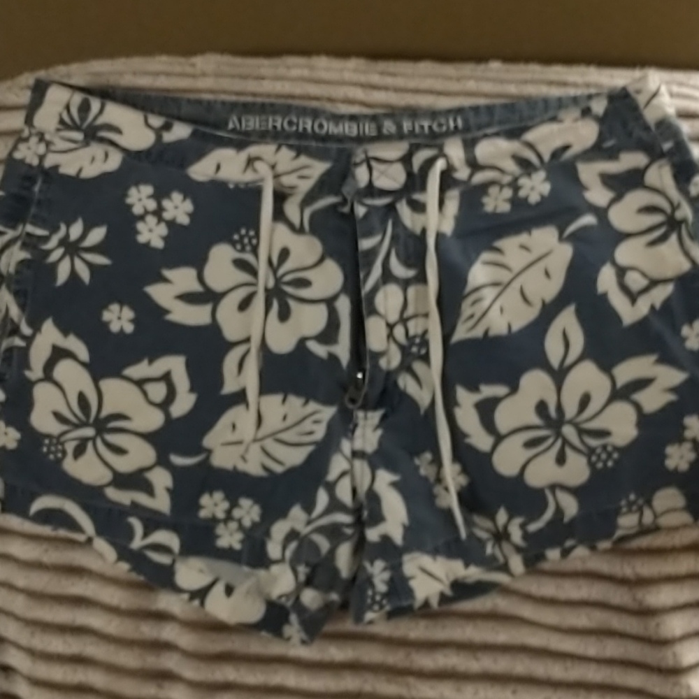 Abercrombie and Fitch Hawaiian shorts size Small